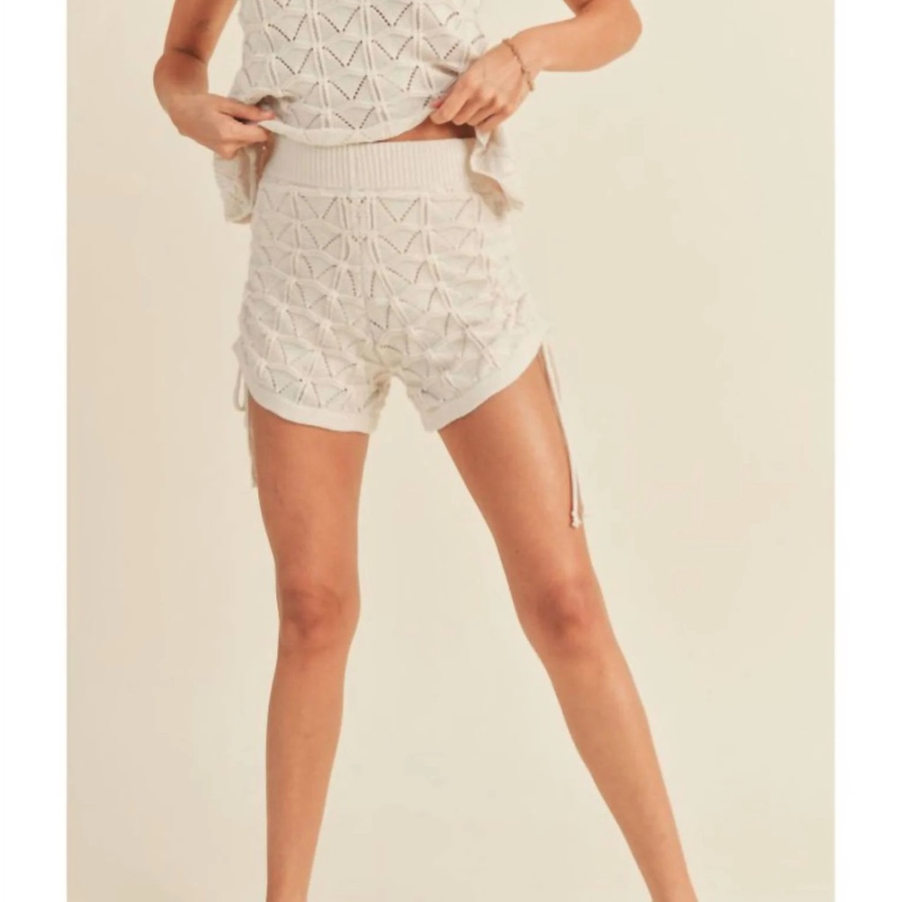 NWT MIOU MUSE
Crochet Knit Shorts In Beige. Size Medium